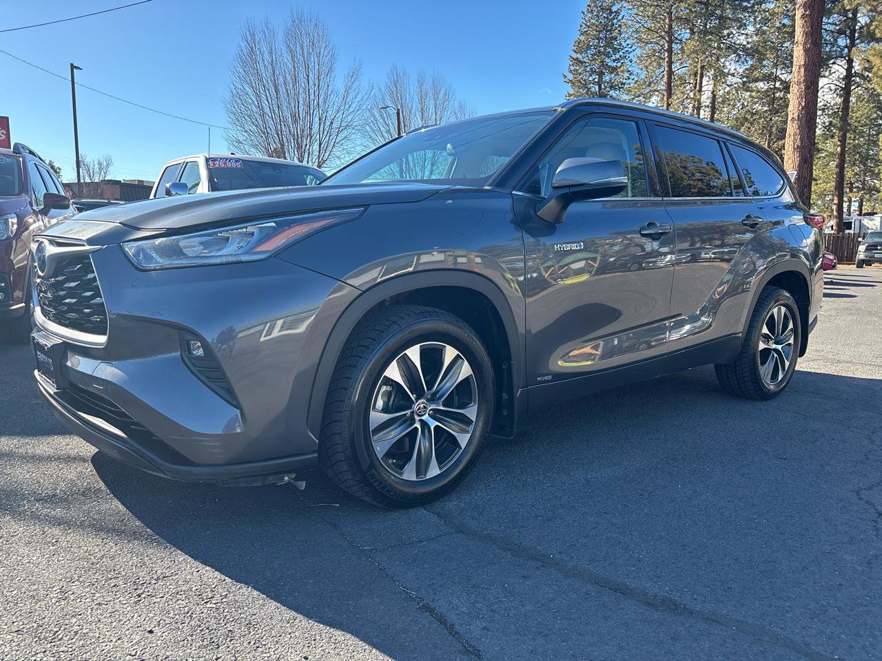Used 2020 Toyota Highlander XLE AWD/4WD image 1