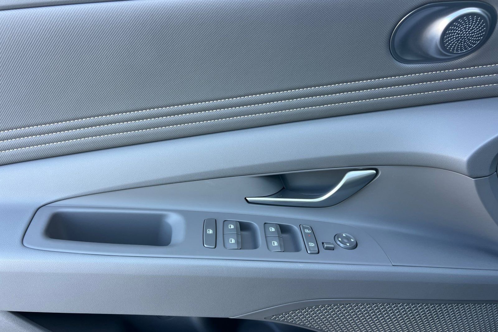 Used 2025 Hyundai Elantra SEL image 14