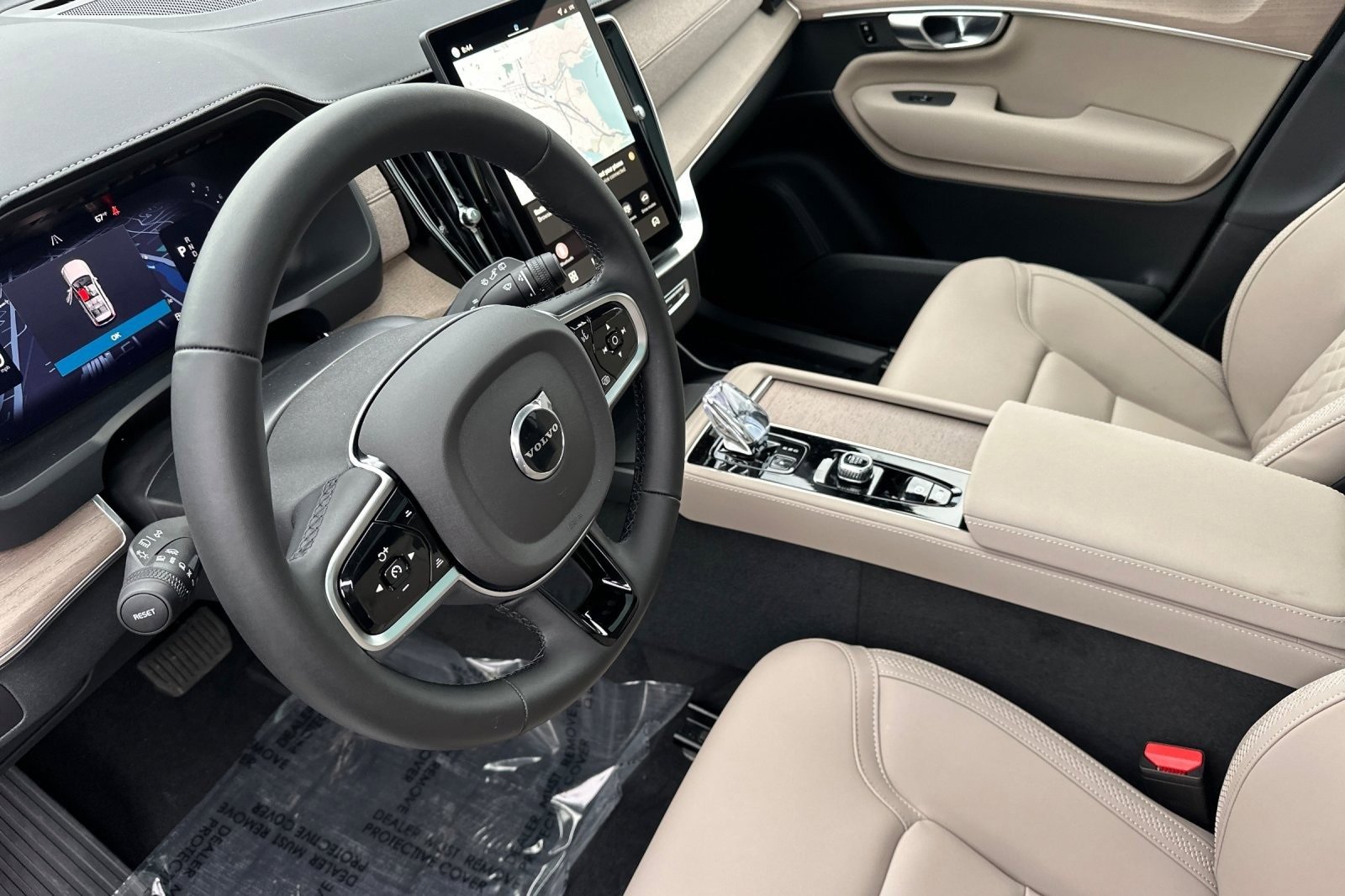 New 2026 Volvo XC90 B6 Plus w/ Protection Package Premier image 13