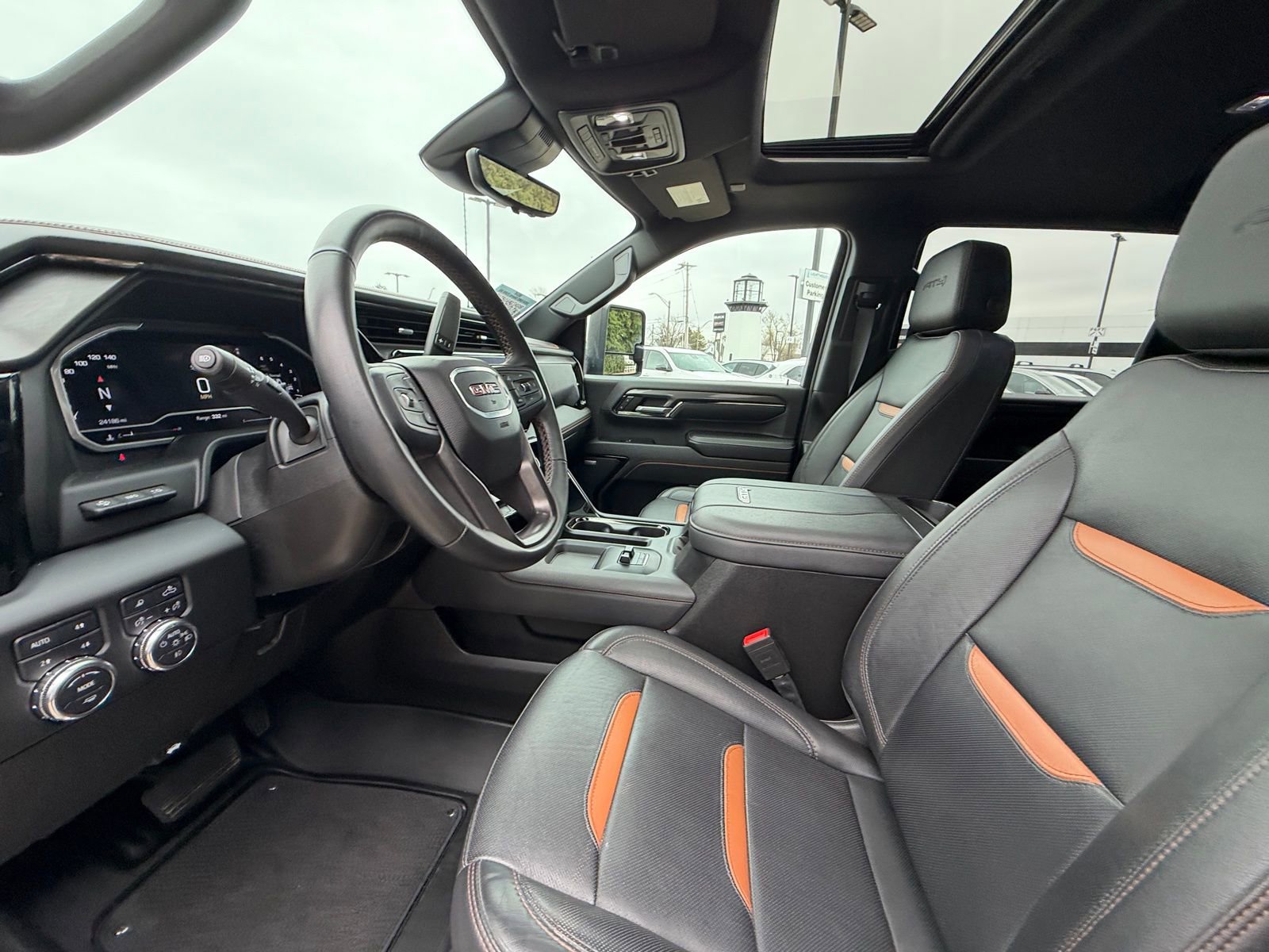 Used 2024 GMC Sierra 2500 AT4 w/ AT4 Premium Plus Package image 4