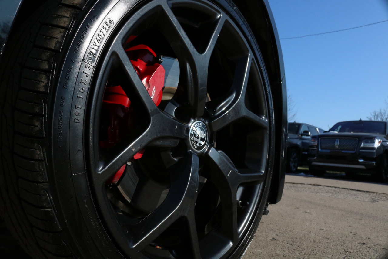 Used 2021 Alfa Romeo Giulia Ti w/ Nero Edizione image 8