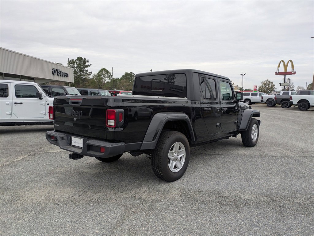 Used 2022 Jeep Gladiator Sport image 4