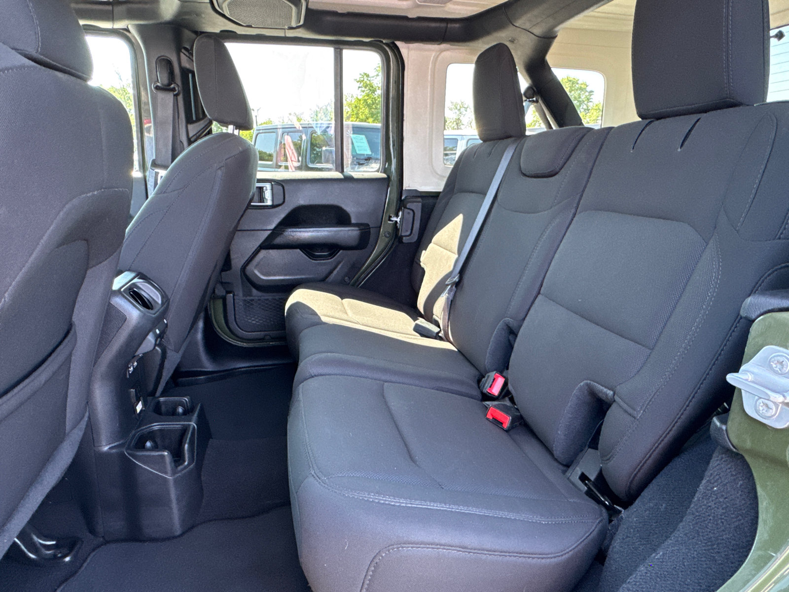 Used 2023 Jeep Wrangler Unlimited Sahara AWD/4WD image 6
