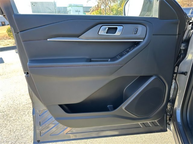 Used 2025 Ford Explorer ST-Line AWD/4WD image 16
