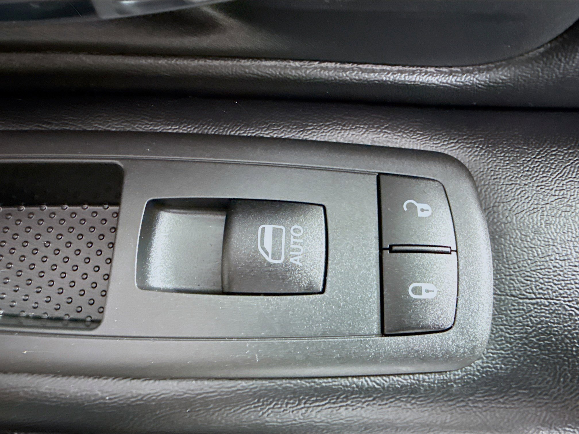 Used 2020 Dodge Grand Caravan SXT image 28