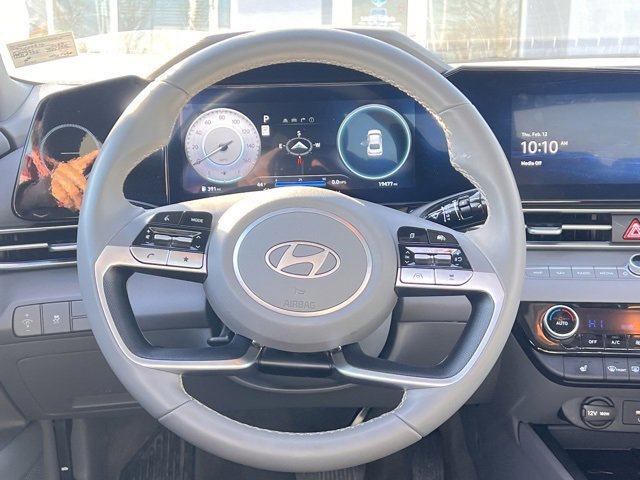 Used 2025 Hyundai Elantra SEL image 11