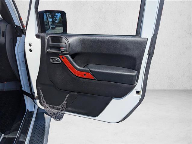 Used 2015 Jeep Wrangler Unlimited Sahara w/ Connectivity Group AWD/4WD image 19