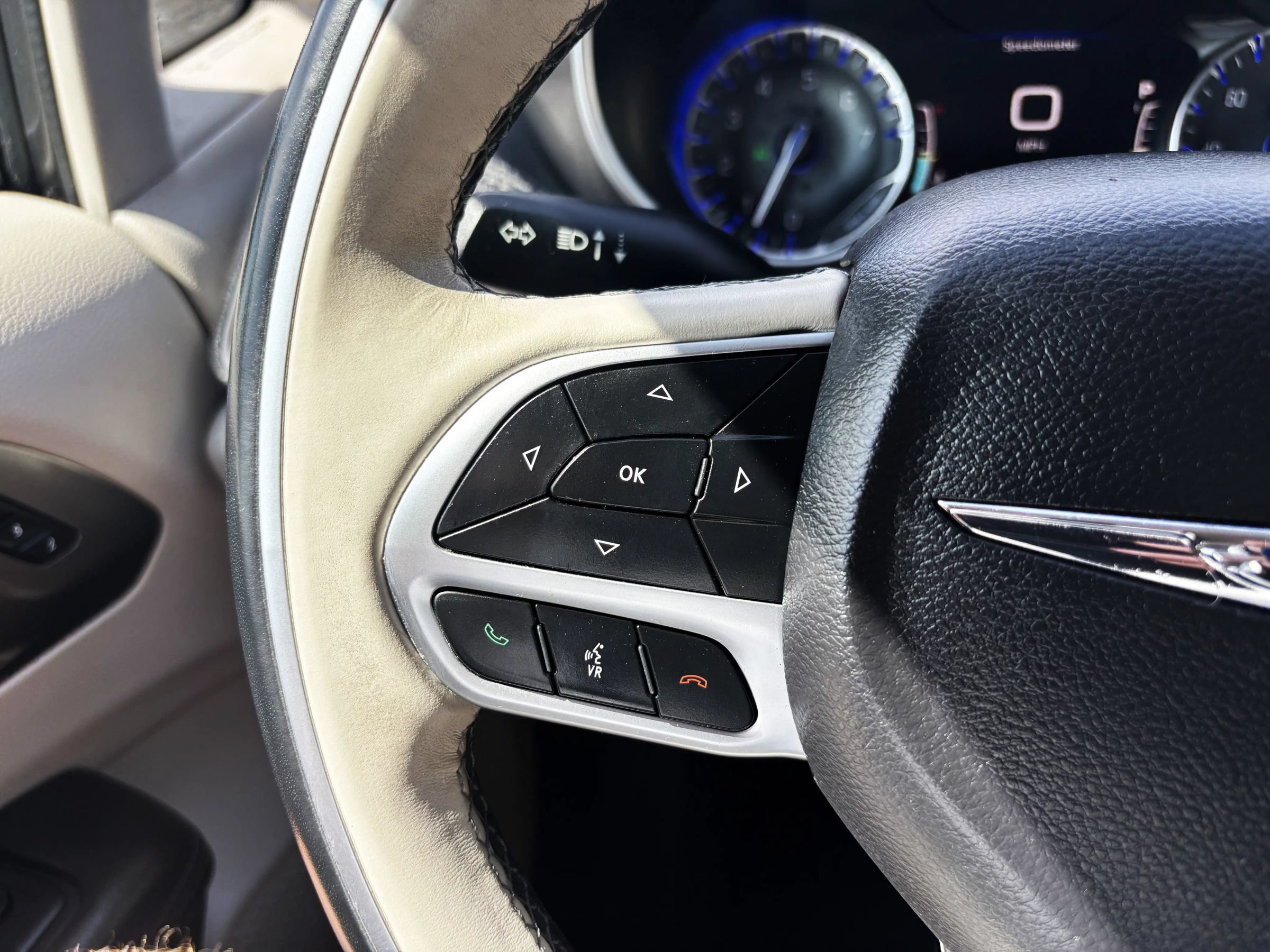 Used 2018 Chrysler Pacifica Limited w/ Advanced Safetytec Group FWD image 22
