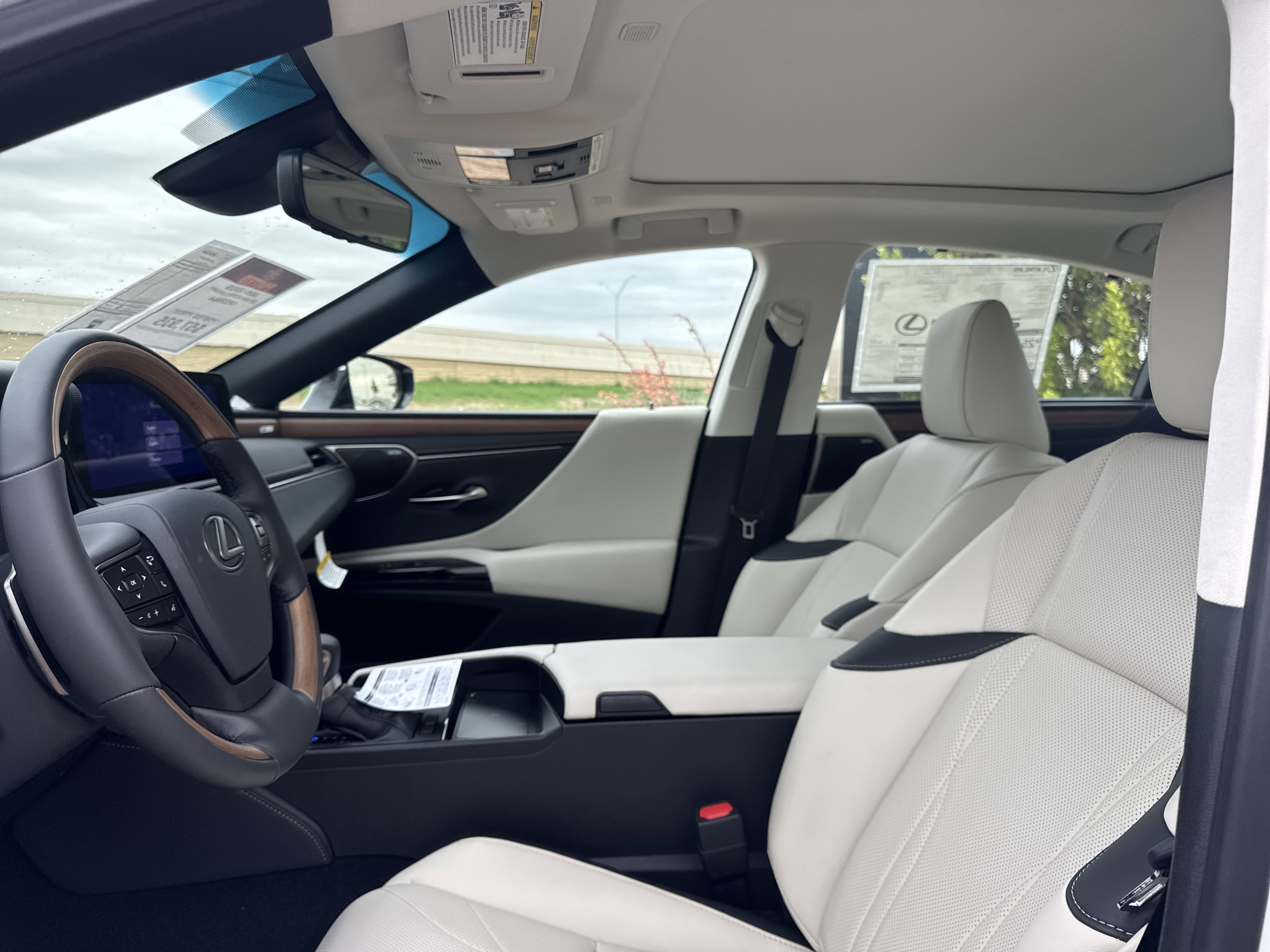 New 2025 Lexus ES 350 Ultra Luxury image 17