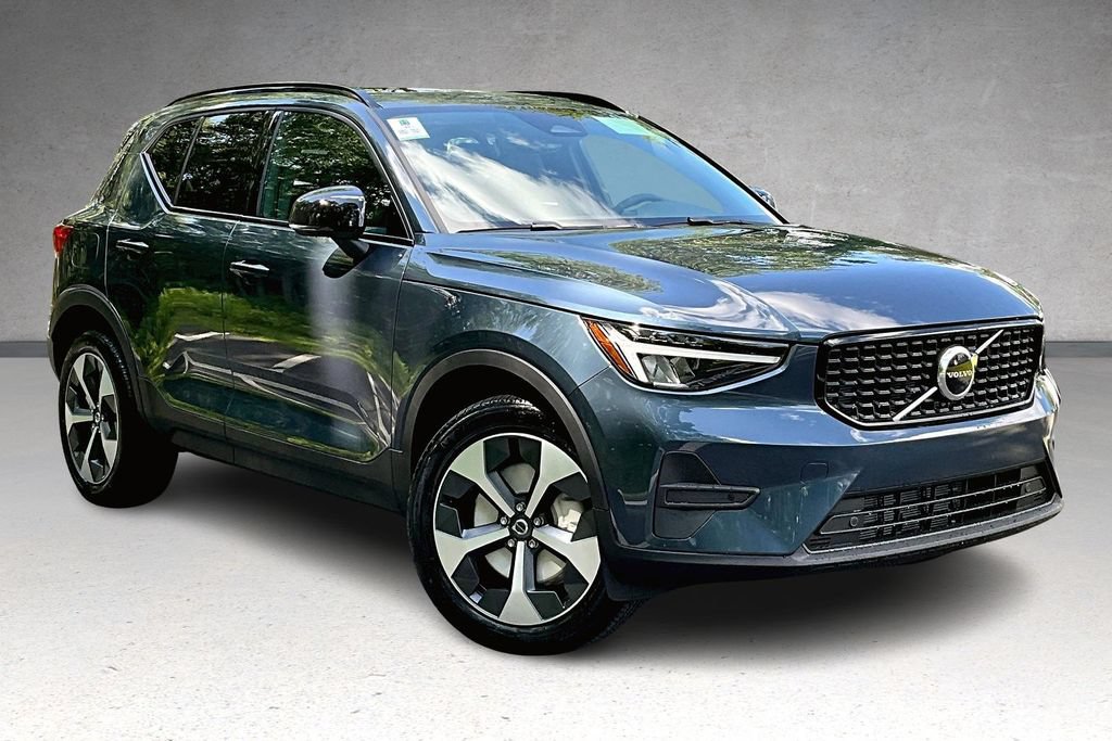 New 2026 Volvo XC40 B5 Core w/ Protection Package Premier AWD/4WD image 2