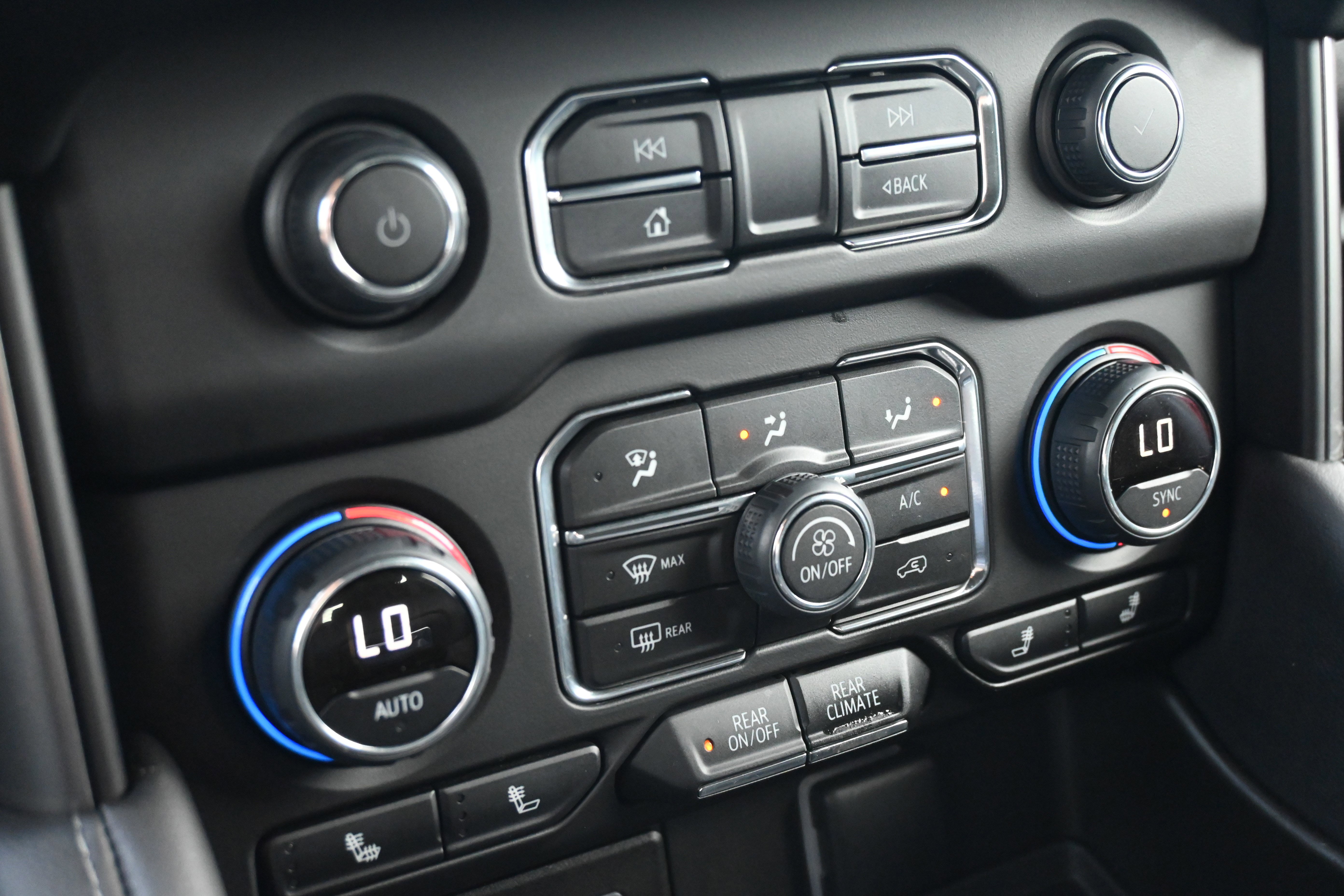 Used 2024 Chevrolet Tahoe Z71 w/ Luxury Package image 23