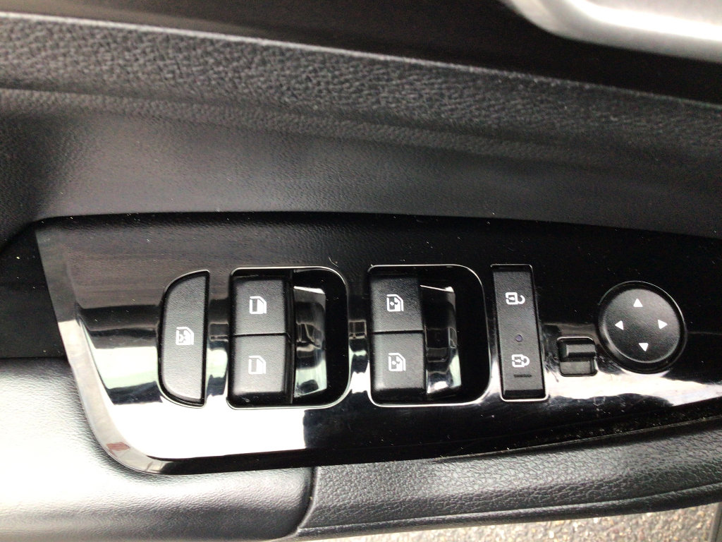 Used 2024 Kia Sportage EX image 6