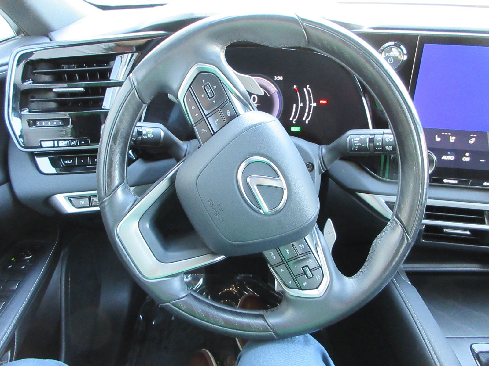 Used 2024 Lexus RX 350h w/ Accessory Package (Z1) AWD/4WD image 33