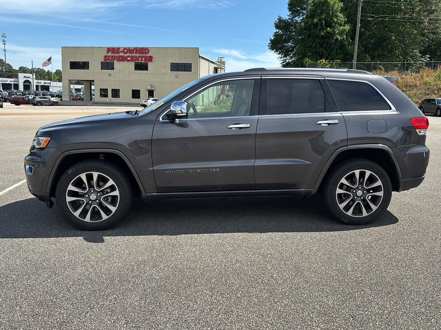 Used 2017 Jeep Grand Cherokee Overland AWD/4WD image 5