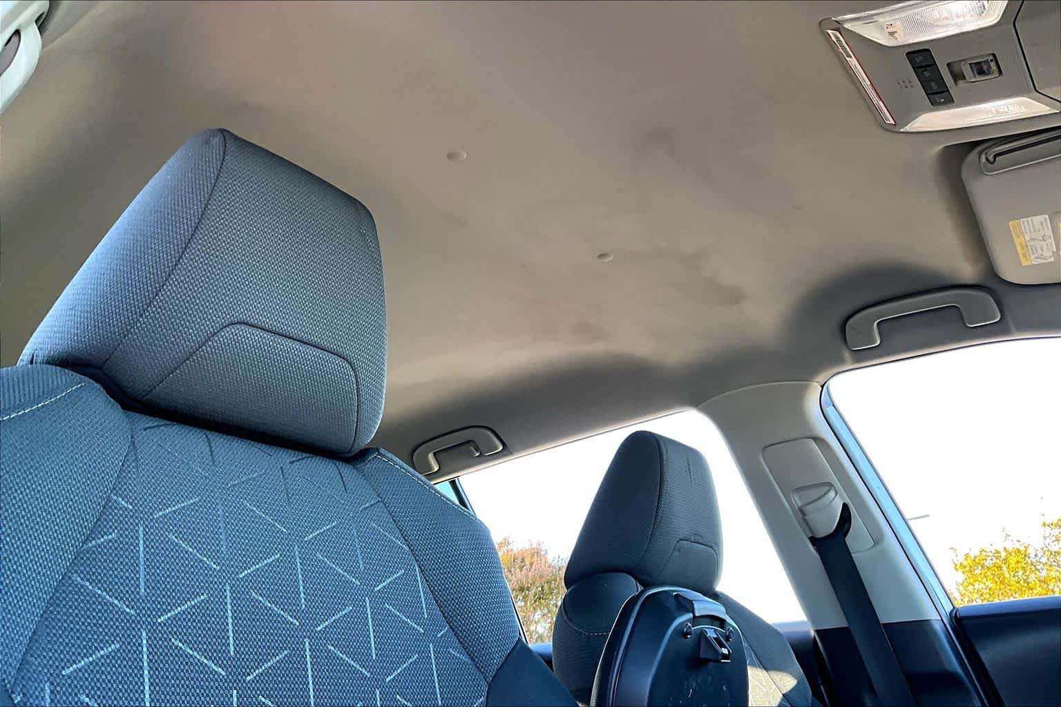 Used 2022 Toyota RAV4 XLE AWD/4WD image 13
