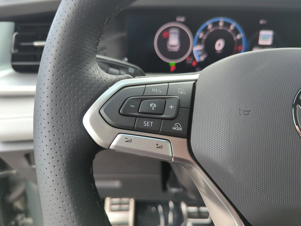 New 2026 Volkswagen Tiguan SE R-Line image 38