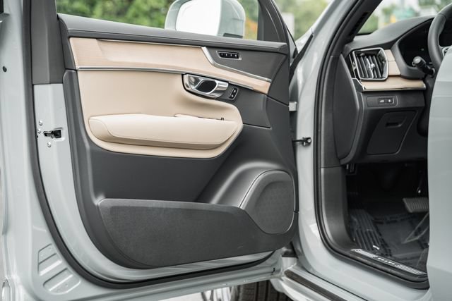 New 2026 Volvo XC90 T8 Plus w/ Protection Package Premier AWD/4WD image 37