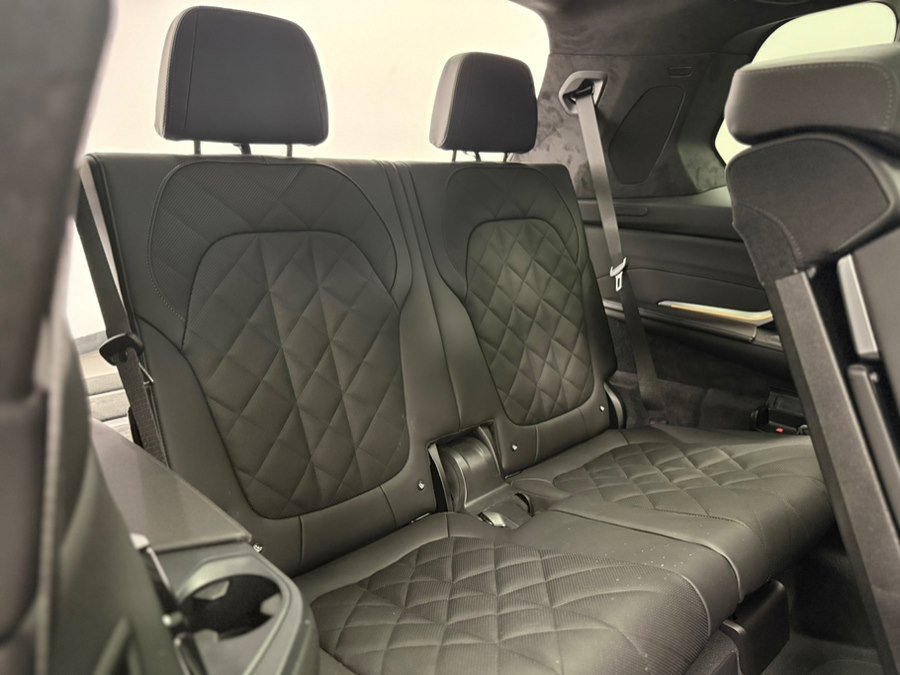 Used 2026 BMW X7 xDrive40i w/ Executive Package image 49