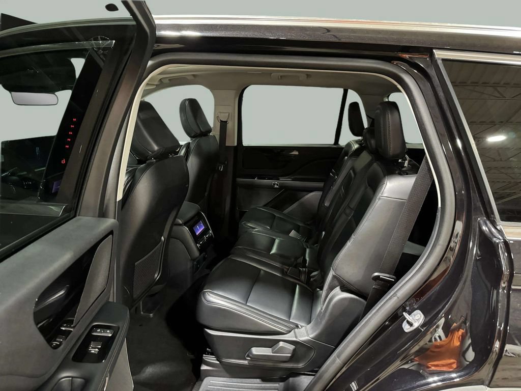 Certified 2025 Lincoln Aviator AWD image 23