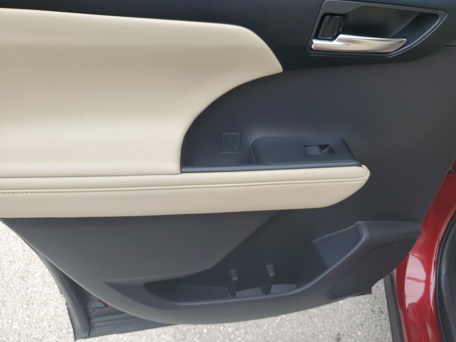 Certified 2024 Toyota Highlander XLE AWD/4WD image 17