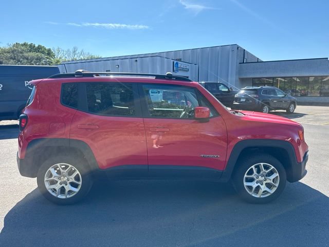 Used 2018 Jeep Renegade Latitude w/ Cold Weather Group AWD/4WD image 11