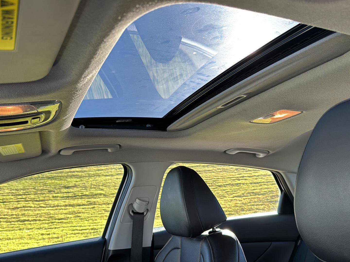 Used 2024 Hyundai Elantra Limited image 29