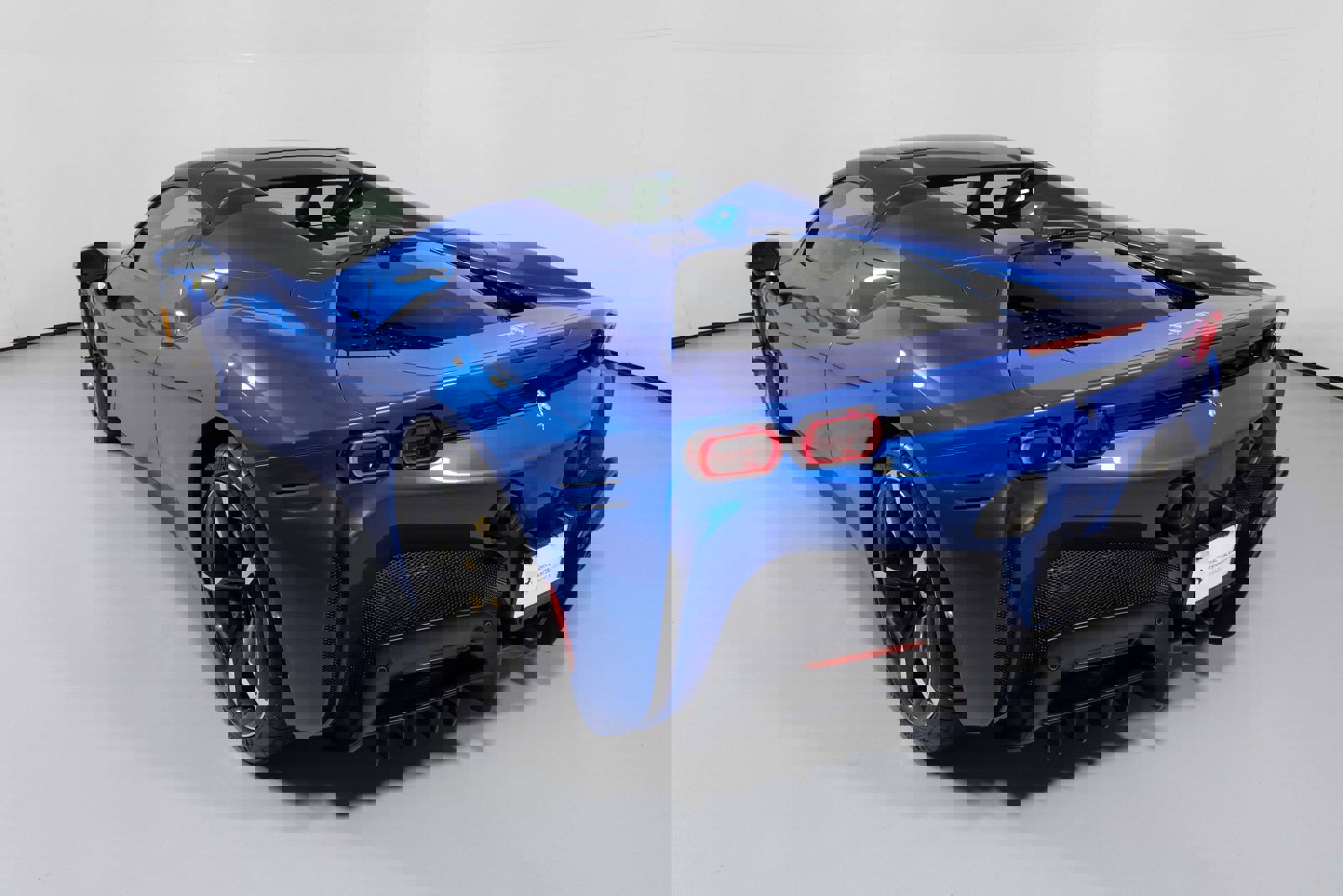 Used 2024 Ferrari SF90 Spider image 15