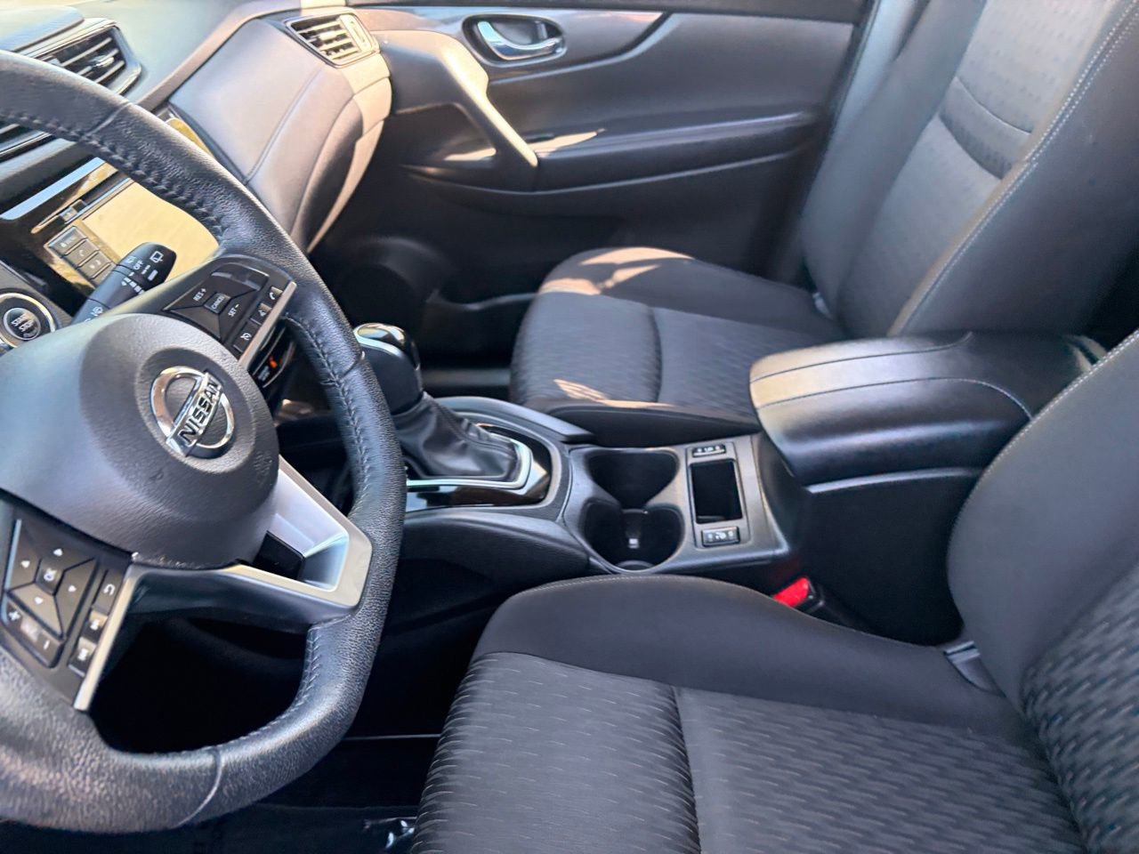 Certified 2020 Nissan Rogue SV FWD image 18