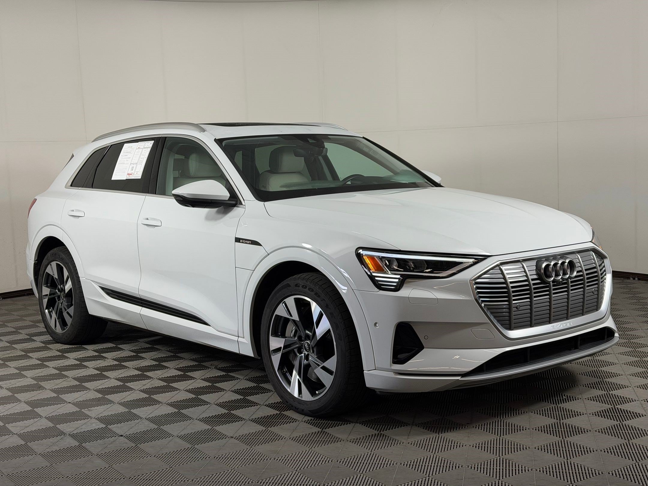 Certified 2023 Audi e-tron Premium Plus w/ Premium Plus Package AWD/4WD image 7