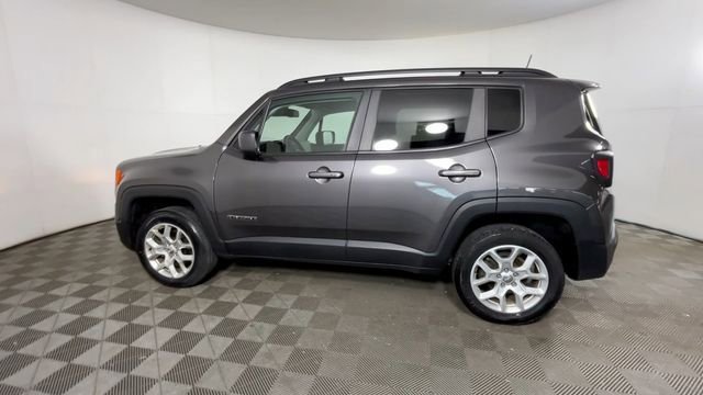 Used 2018 Jeep Renegade Latitude AWD/4WD image 12