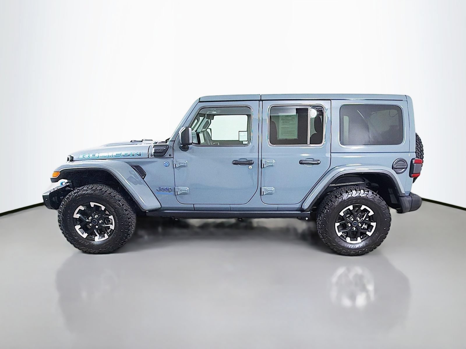 Used 2025 Jeep Wrangler Unlimited Rubicon 4xe AWD/4WD image 2