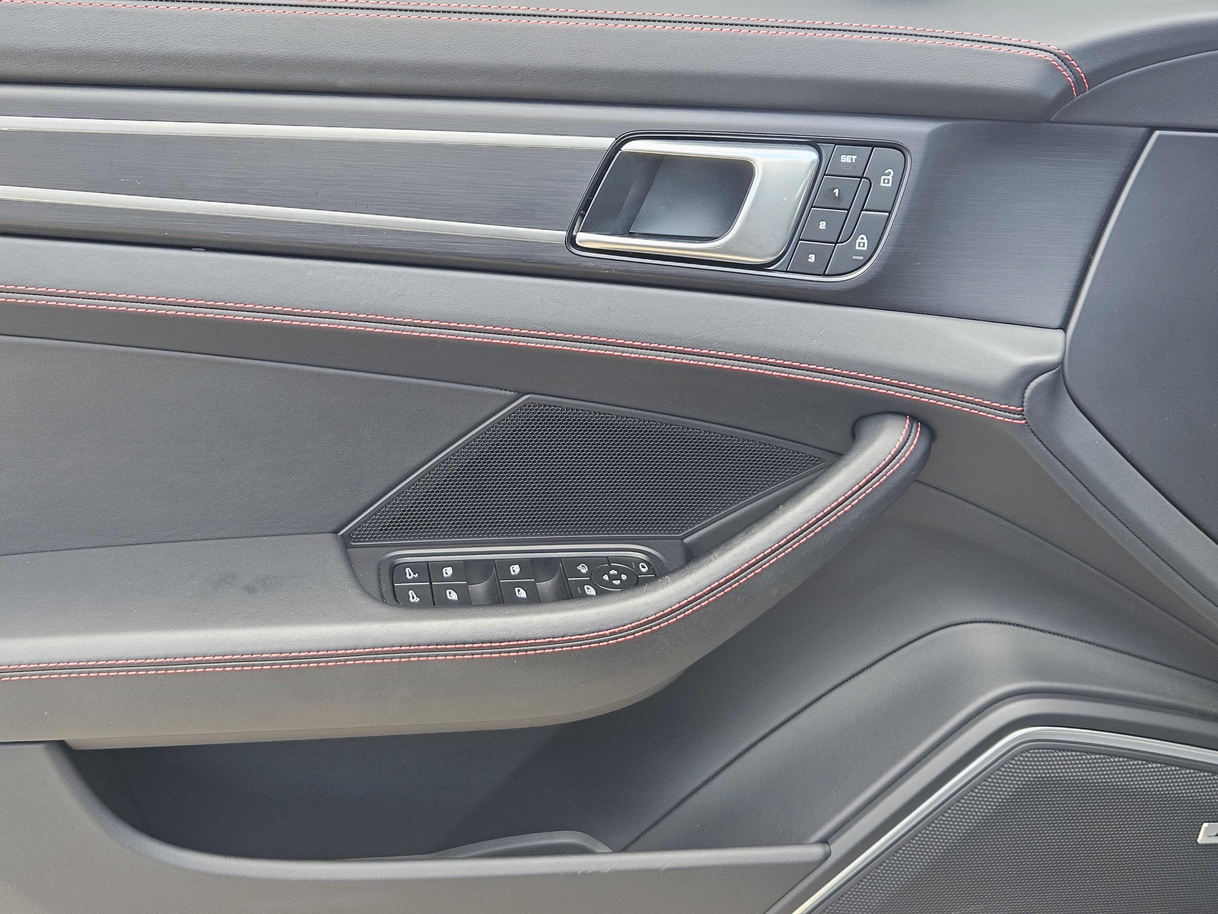 Certified 2023 Porsche Panamera Platinum Edition RWD image 22