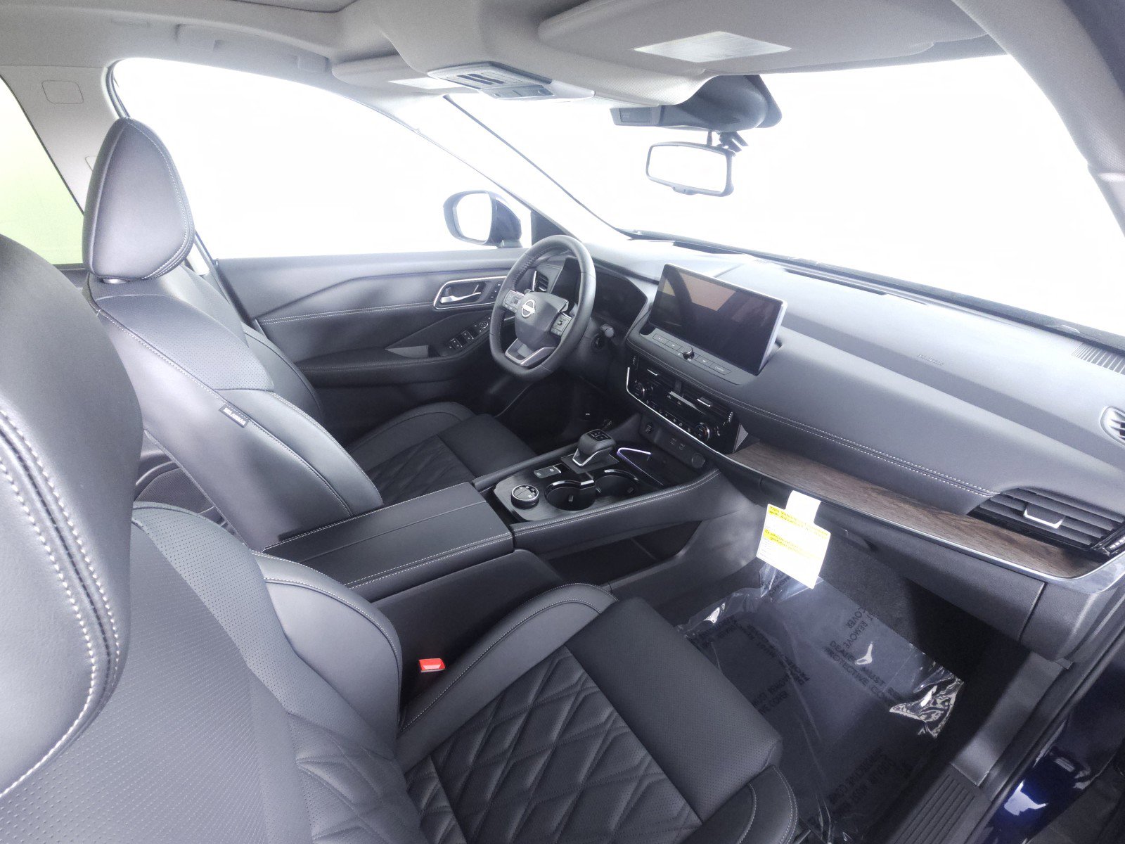 New 2026 Nissan Rogue Platinum image 14