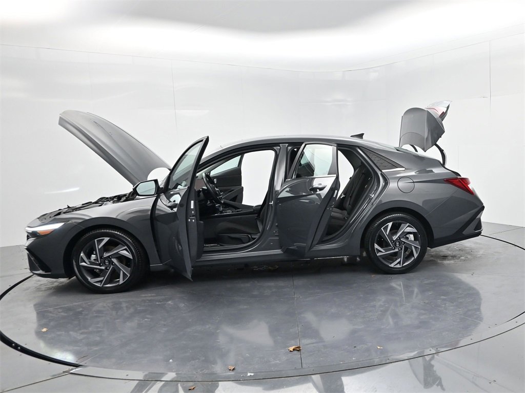 Used 2025 Hyundai Elantra SEL image 56