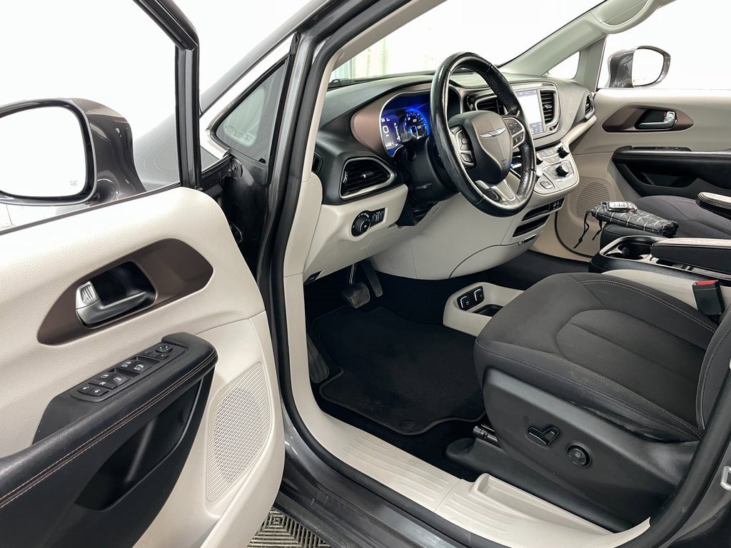 Used 2019 Chrysler Pacifica Touring Plus w/ Advanced Safetytec Group image 24