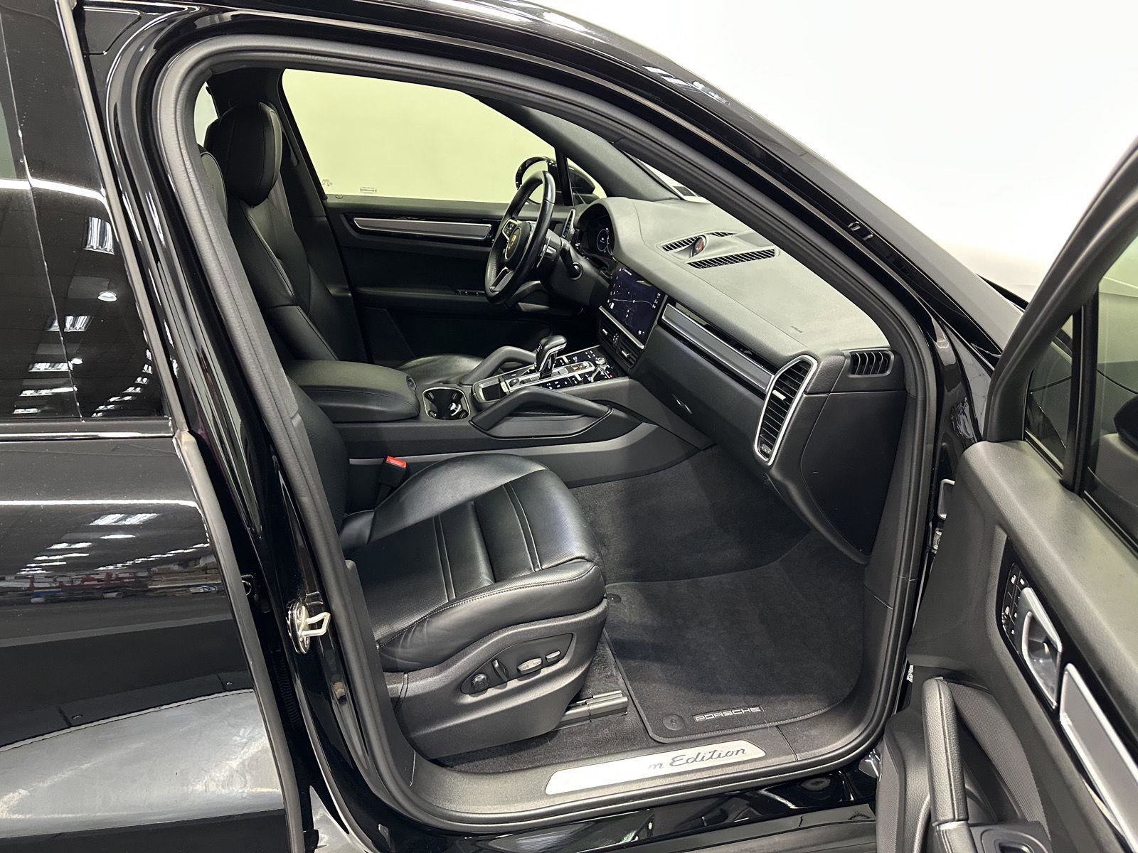 Used 2022 Porsche Cayenne Platinum Edition image 41