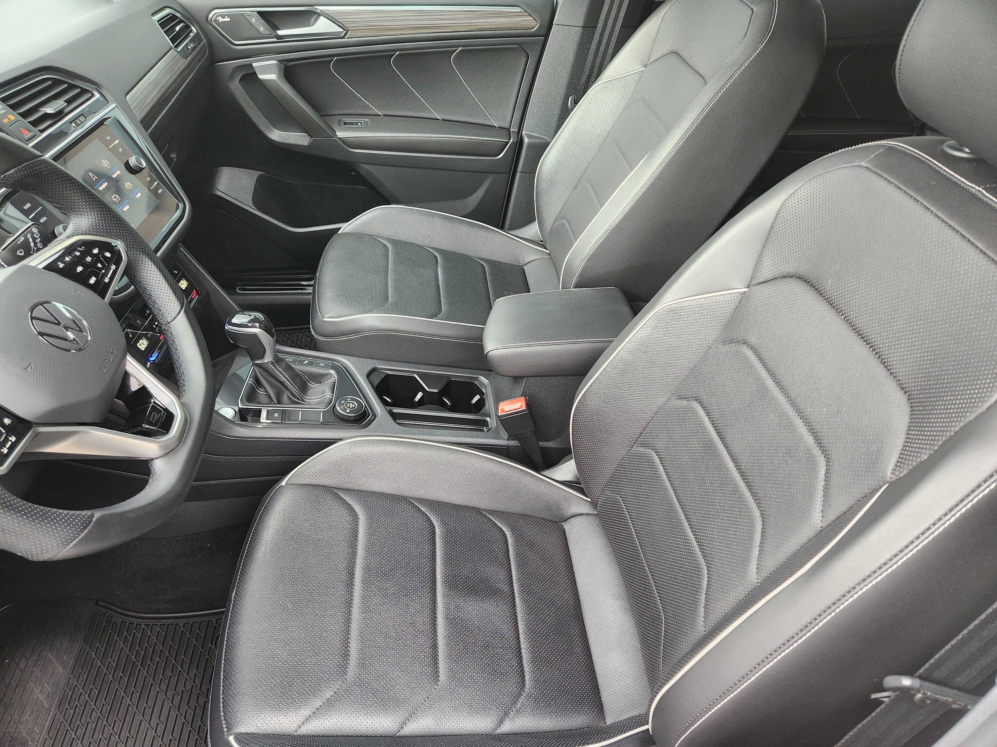 Certified 2022 Volkswagen Tiguan SEL R-Line image 19