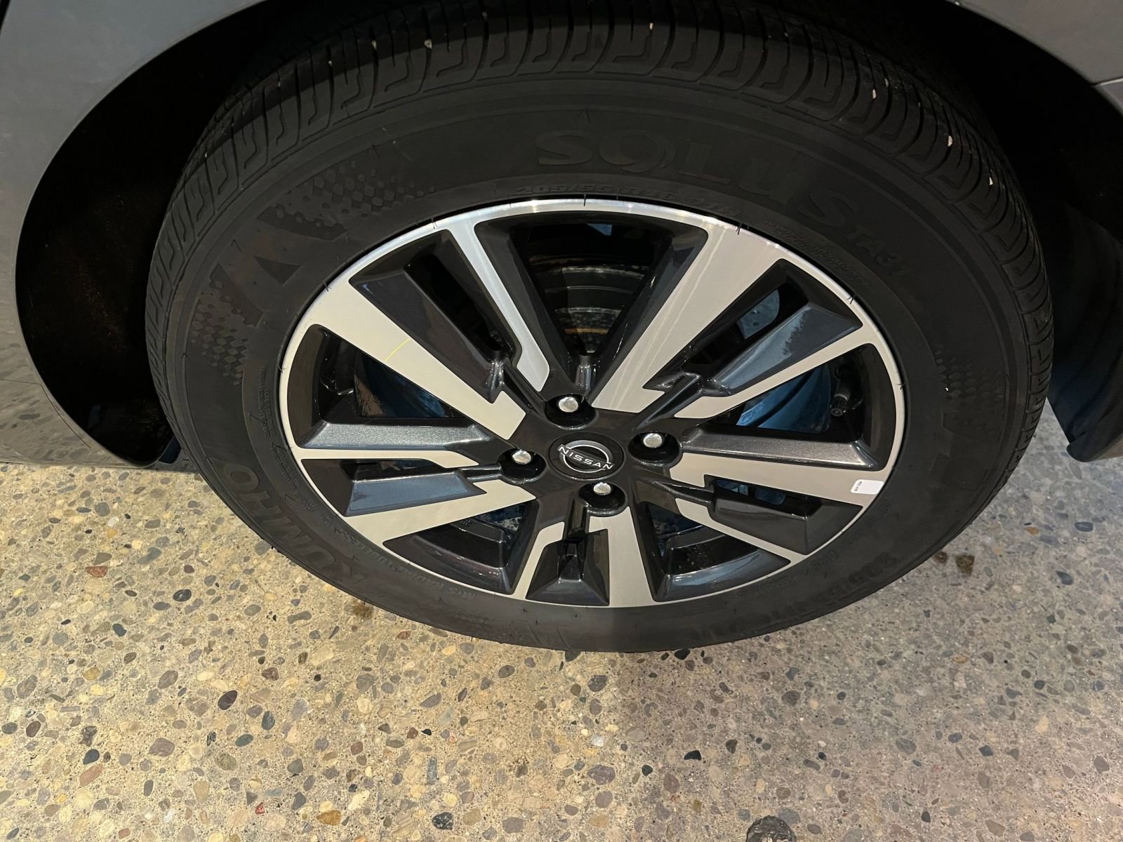 Used 2025 Nissan Versa SV image 29