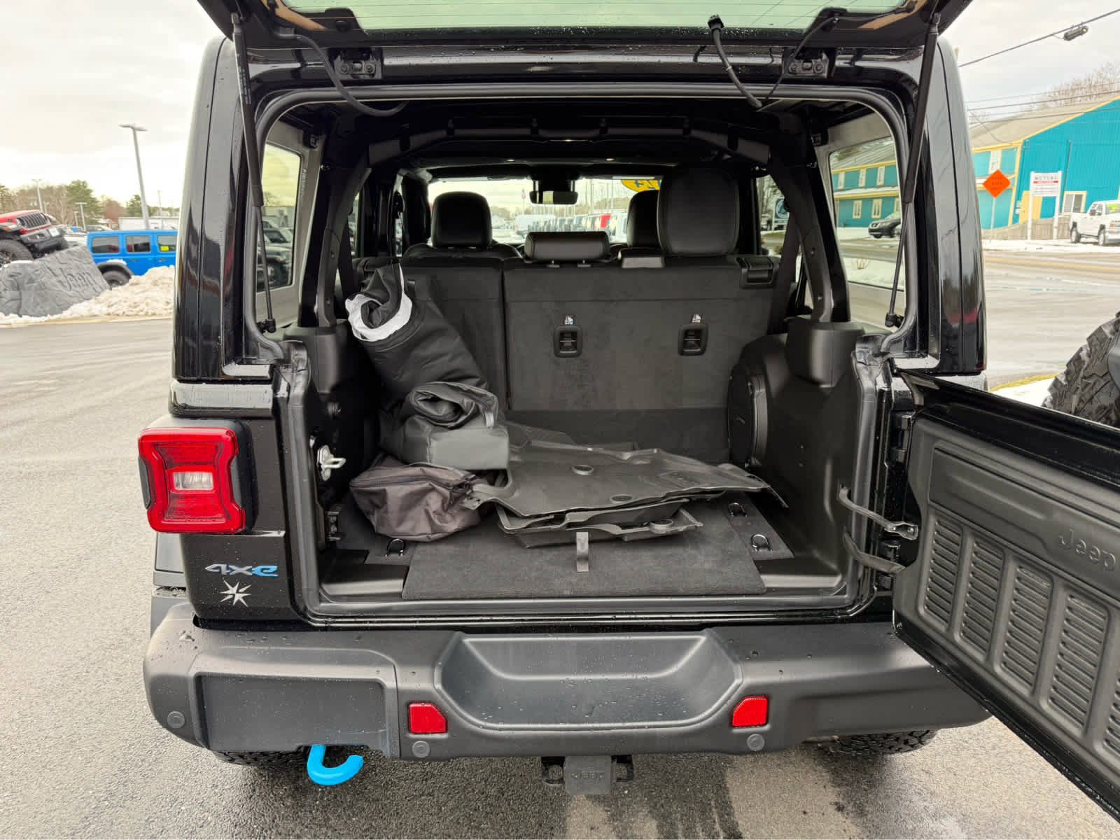 Used 2024 Jeep Wrangler Unlimited Rubicon 4xe image 12