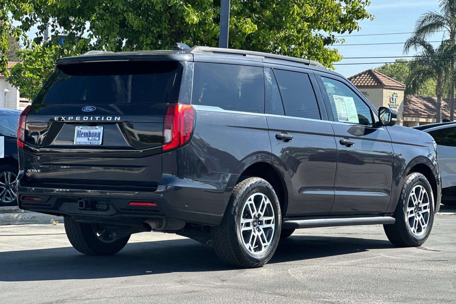 Used 2025 Ford Expedition Active image 4