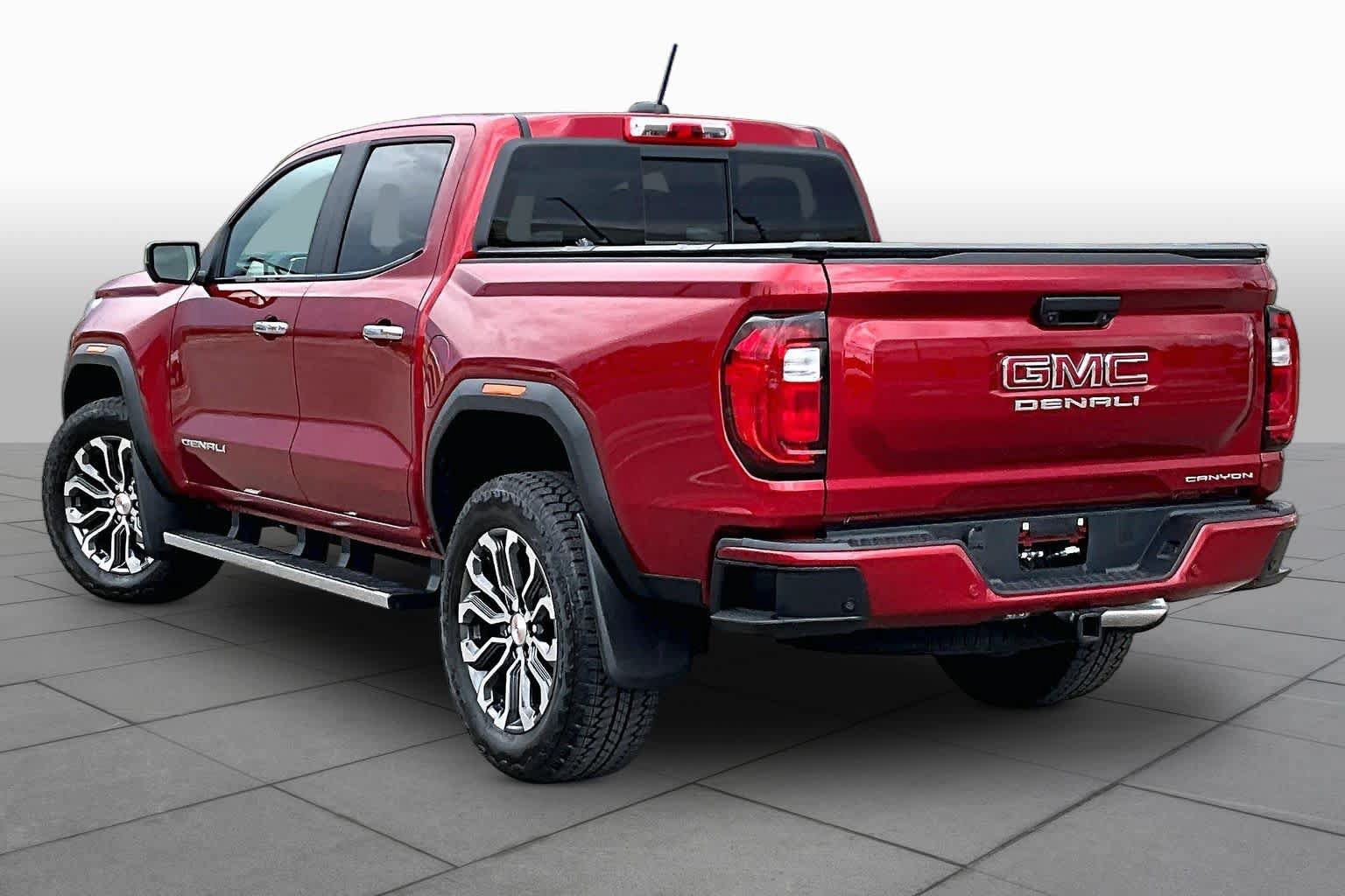 Used 2025 GMC Canyon Denali AWD/4WD image 12