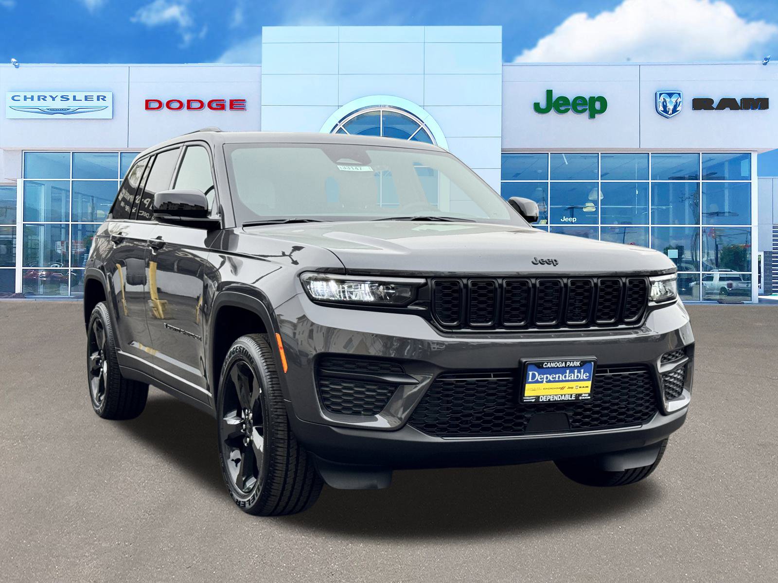 New 2025 Jeep Grand Cherokee Altitude image 2