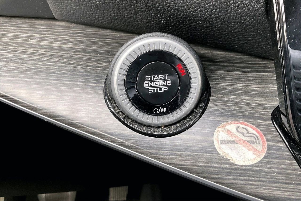 Certified 2024 Jeep Wagoneer Series II w/ Flexible Seating Group AWD/4WD image 29