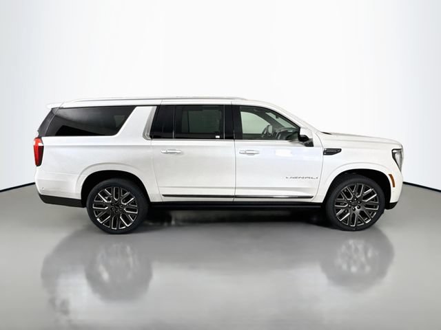 Used 2025 GMC Yukon XL Denali Ultimate AWD/4WD image 9