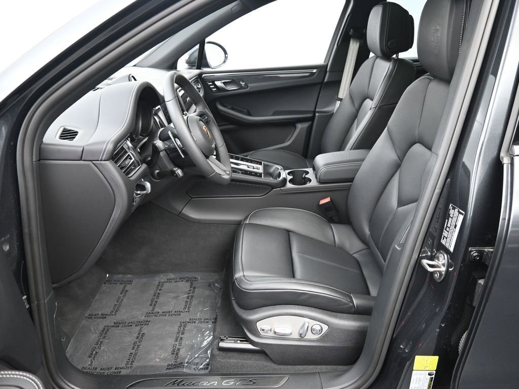 Certified 2025 Porsche Macan GTS image 31