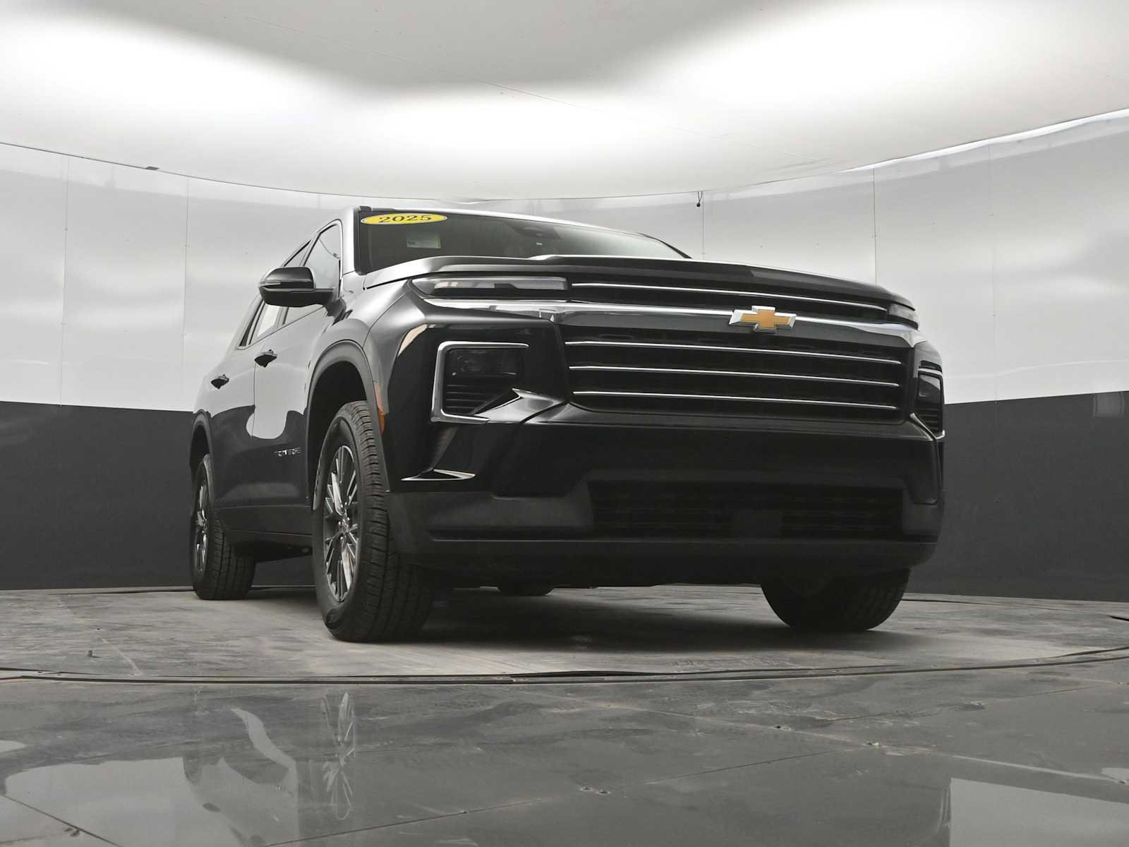 Used 2025 Chevrolet Traverse LT AWD/4WD image 36