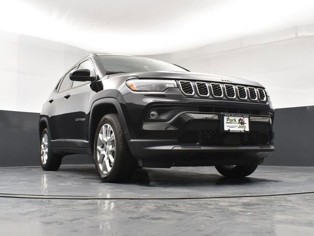 Used 2024 Jeep Compass Latitude w/ Sun and Sound Group image 19
