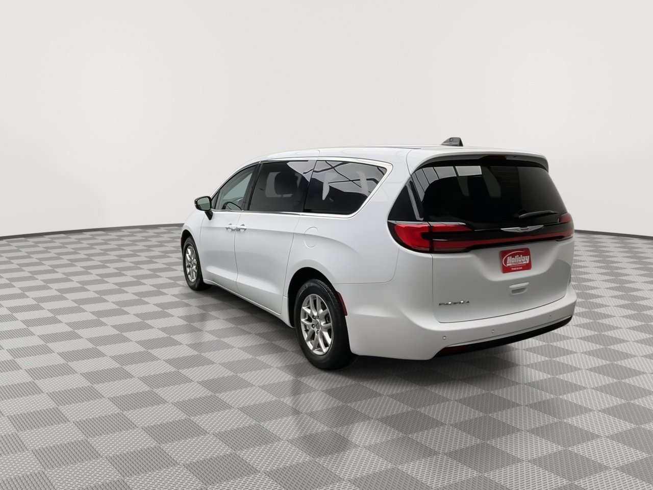 Used 2024 Chrysler Pacifica Touring-L FWD image 37