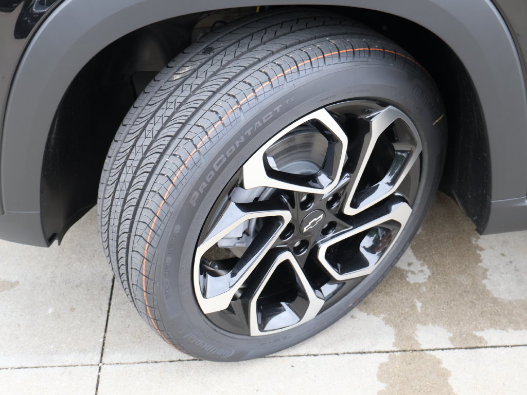 New 2026 Chevrolet Trax RS w/ Sunroof Package FWD image 37
