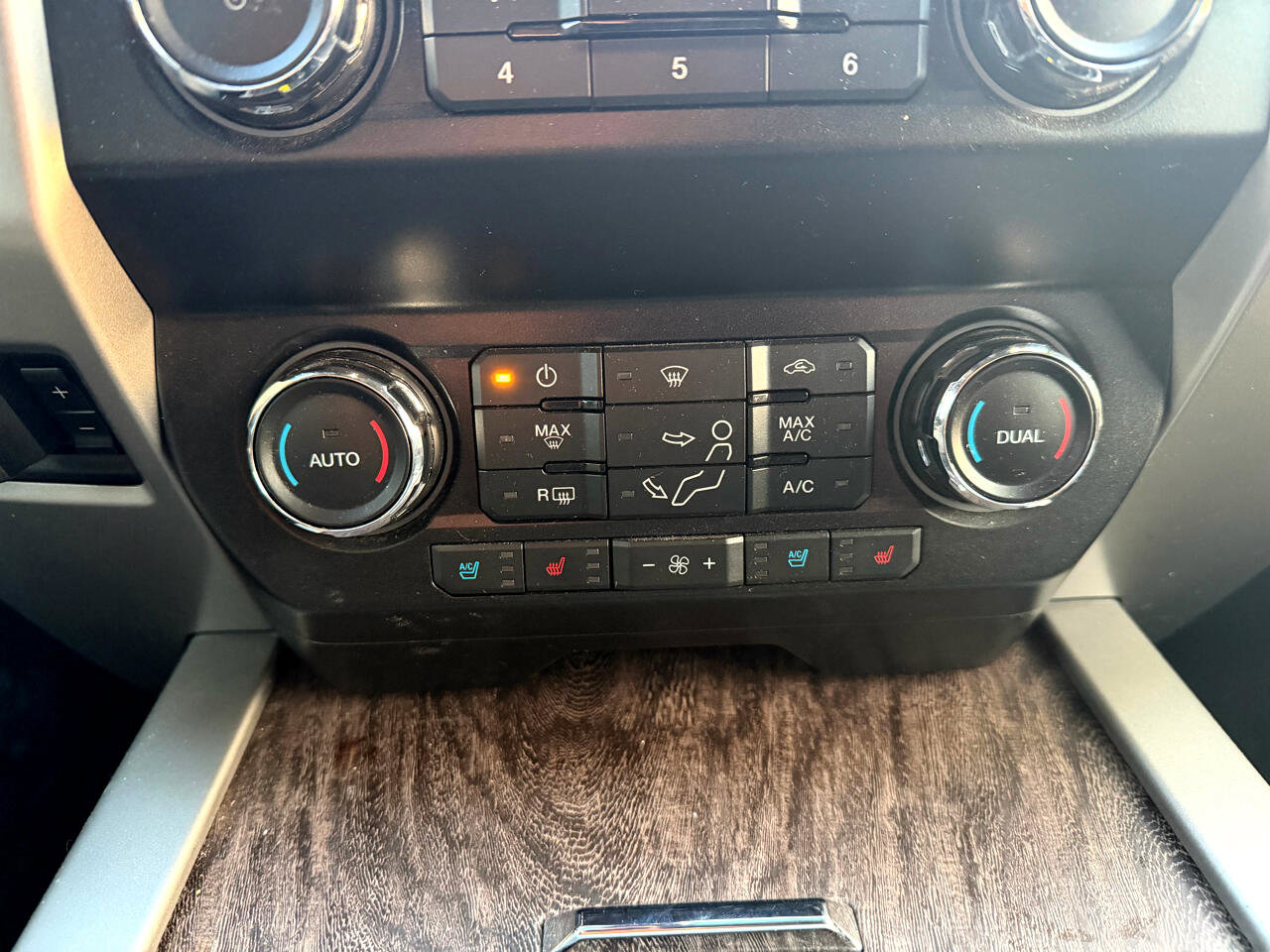 Used 2019 Ford F250 Lariat w/ Lariat Ultimate Package image 28